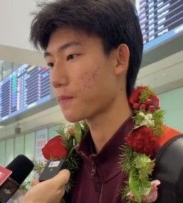 赵松源是董路发掘并带入清华附中的吗？
