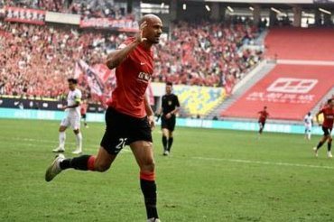 中超-费利佩破门迪马塔救主 蓉城2中门梁1-1平铜梁龙