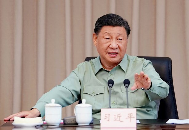 穿裆过人遭铲倒